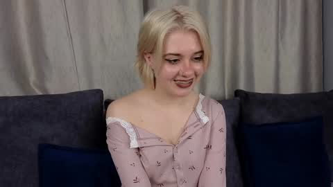 Snapshot of irisbarrington chatting on December 4, 5:22 pm Iris Day Maya night online show from December 4, 5:22 pm