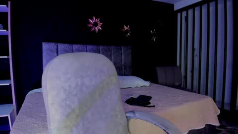 Iris Fyre  online show from April 23, 12:26 pm