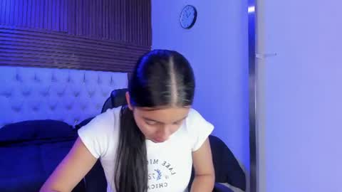 Iris Fyre  online show from June 9, 12:17 pm