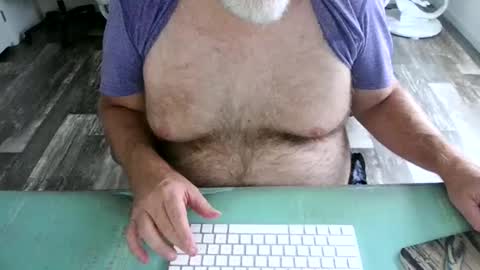 Snapshot of irishdudeloveoib chatting on December 16, 8:05 pm Irishdudelove online show from December 16, 8:05 pm