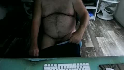 Snapshot of irishdudeloveoib chatting on December 27, 1:18 pm Irishdudelove online show from December 27, 1:18 pm