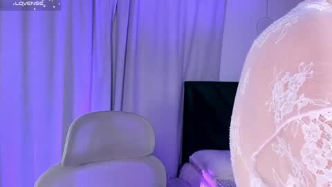 Iris Moira  online show from April 17, 11:24 am