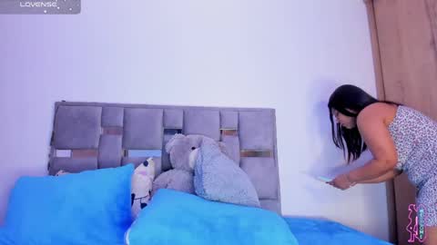 iris online show from May 11, 11:49 am