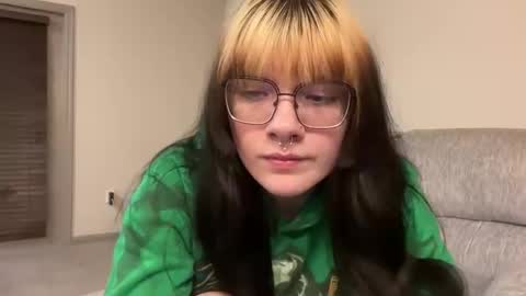 irissweets online show from February 16, 2:29 am