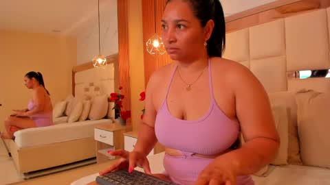 Snapshot of irlys_naia chatting on May 16, 7:34 pm Irlys Naia online show from May 16, 7:34 pm