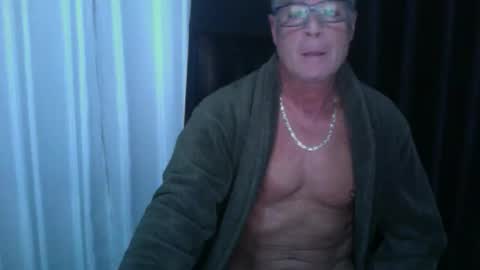 Snapshot of ironout007 chatting on October 15, 4:34 am ironout007 online show from October 15, 4:34 am