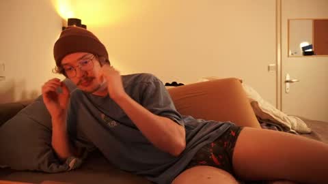 Sam online show from April 17, 7:39 pm