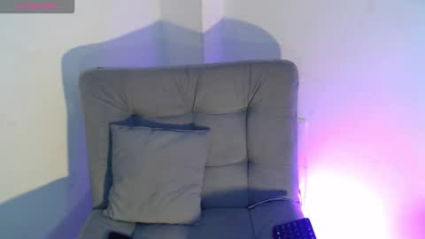 Isabella Hall online show from December 20, 3:02 am