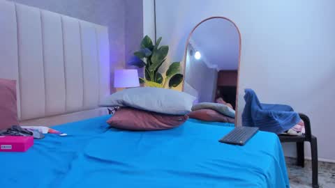 Snapshot of isa_martingb chatting on March 9, 1:56 am Isa and Martin online show from March 9, 1:56 am