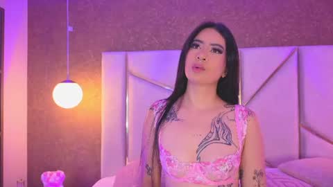 Snapshot of isa_roses chatting on August 2, 11:41 am isa online show from August 2, 11:41 am