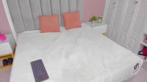 Snapshot of isa_vel chatting on October 3, 7:44 pm isa_vel online show from October 3, 7:44 pm