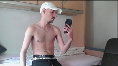 Snapshot of isaac99c chatting on May 6, 9:36 am Isaac99c online show from May 6, 9:36 am