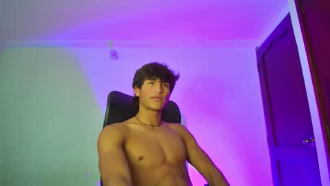 Snapshot of isaac__efx chatting on September 17, 10:33 pm isaac online show from September 17, 10:33 pm