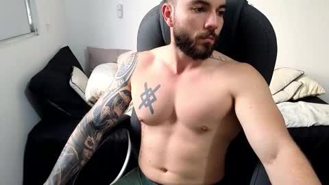 Snapshot of isaac_carter chatting on March 6, 10:50 pm Isaac carter online show from March 6, 10:50 pm