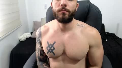 Snapshot of isaac_carter chatting on March 18, 10:02 pm Isaac carter online show from March 18, 10:02 pm