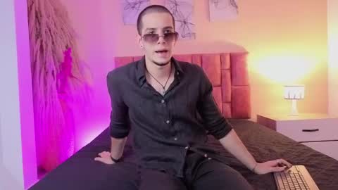 Snapshot of isaacblaze_ chatting on May 14, 4:30 am isaacblaze online show from May 14, 4:30 am