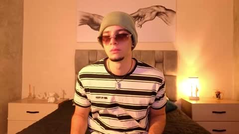 Snapshot of isaacblaze_ chatting on May 20, 3:45 am isaacblaze online show from May 20, 3:45 am