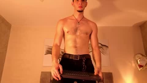 Snapshot of isaacblaze_ chatting on May 21, 4:08 am isaacblaze online show from May 21, 4:08 am