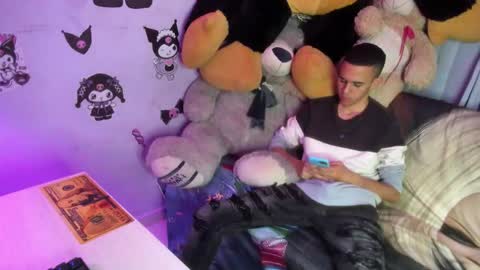 isaac online show from February 4, 5:24 am