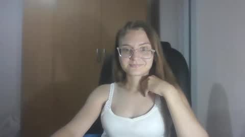 Snapshot of isabel_loveee chatting on September 15, 6:52 pm isabel_loveee online show from September 15, 6:52 pm
