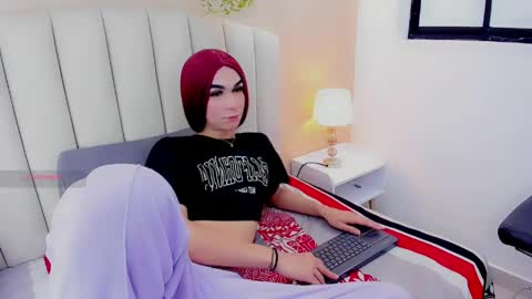 isabel_palmer online show from May 26, 7:10 pm