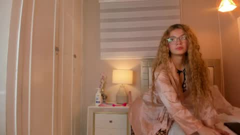 Snapshot of isabela__x chatting on May 8, 11:37 am isabela__x online show from May 8, 11:37 am