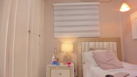 Snapshot of isabela__x chatting on May 14, 11:39 am isabela__x online show from May 14, 11:39 am