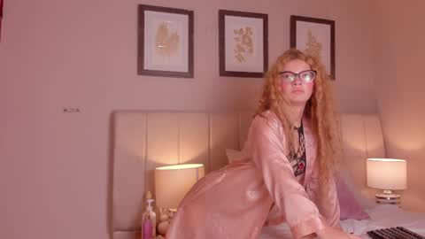 Snapshot of isabela__x chatting on July 16, 11:38 am isabela__x online show from July 16, 11:38 am