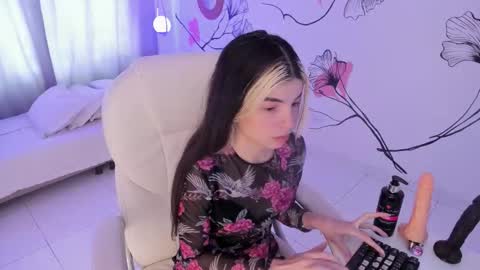 isabela_fiorelli online show from October 14, 1:45 pm