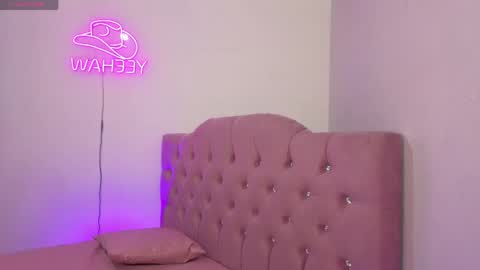 ISABELA  online show from April 15, 11:39 am