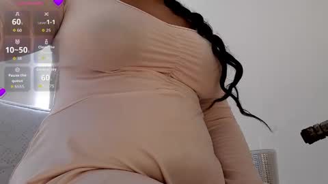 isabelateran online show from April 19, 5:01 pm