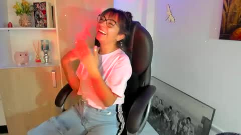 Isabella22 1 online show from March 4, 9:43 pm