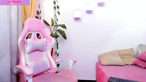 Snapshot of isabella77__ chatting on November 10, 1:10 pm Isa online show from November 10, 1:10 pm