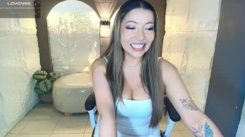 Snapshot of isabella__r chatting on June 25, 1:15 pm Isa online show from June 25, 1:15 pm