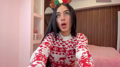 Snapshot of isabella_cooper9 chatting on December 8, 8:25 pm Isabella Cooper online show from December 8, 8:25 pm