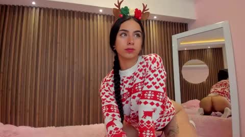 Isabella Cooper online show from December 31, 12:15 pm