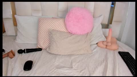 isabella_gomez11 online show from June 11, 12:32 am