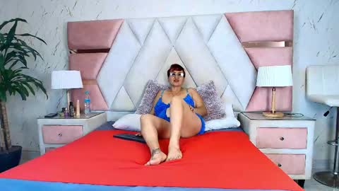 isabella_luxet online show from May 21, 5:42 pm