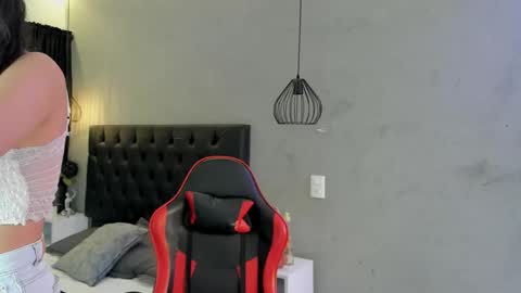 Isabella Nowa online show from February 19, 11:39 am