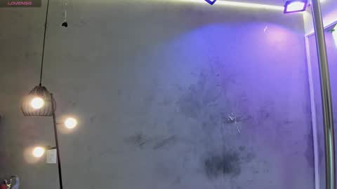 Isabella Nowa online show from March 1, 11:45 am