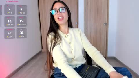 Snapshot of isabella_ospina chatting on May 27, 4:04 pm isabella_ospina online show from May 27, 4:04 pm