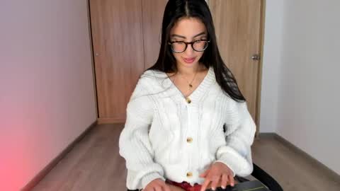 Snapshot of isabella_ospina chatting on May 30, 8:17 pm isabella_ospina online show from May 30, 8:17 pm