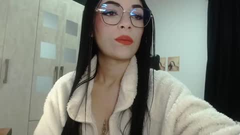 isabella_piercee online show from May 2, 12:43 pm