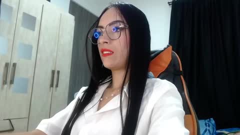 isabella_piercee online show from May 19, 9:59 am