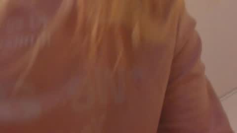 Snapshot of isabella_rross chatting on December 15, 9:45 am Isabella Rros online show from December 15, 9:45 am