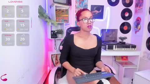 Snapshot of isabella_star_ chatting on February 10, 11:58 am Camila online show from February 10, 11:58 am