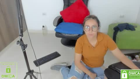 Snapshot of isabella_sweett_ chatting on December 13, 3:38 am Isabella online show from December 13, 3:38 am