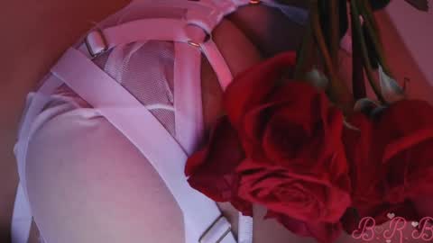 Snapshot of isabella_whiite chatting on December 19, 9:17 pm Isabella White online show from December 19, 9:17 pm