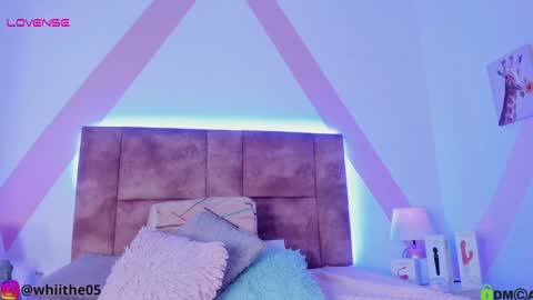 Snapshot of isabella_whiite chatting on January 16, 9:08 pm Isabella White online show from January 16, 9:08 pm