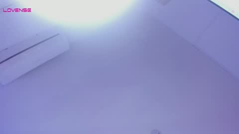 Snapshot of isabella_whiite chatting on February 1, 7:44 pm Isabella White online show from February 1, 7:44 pm